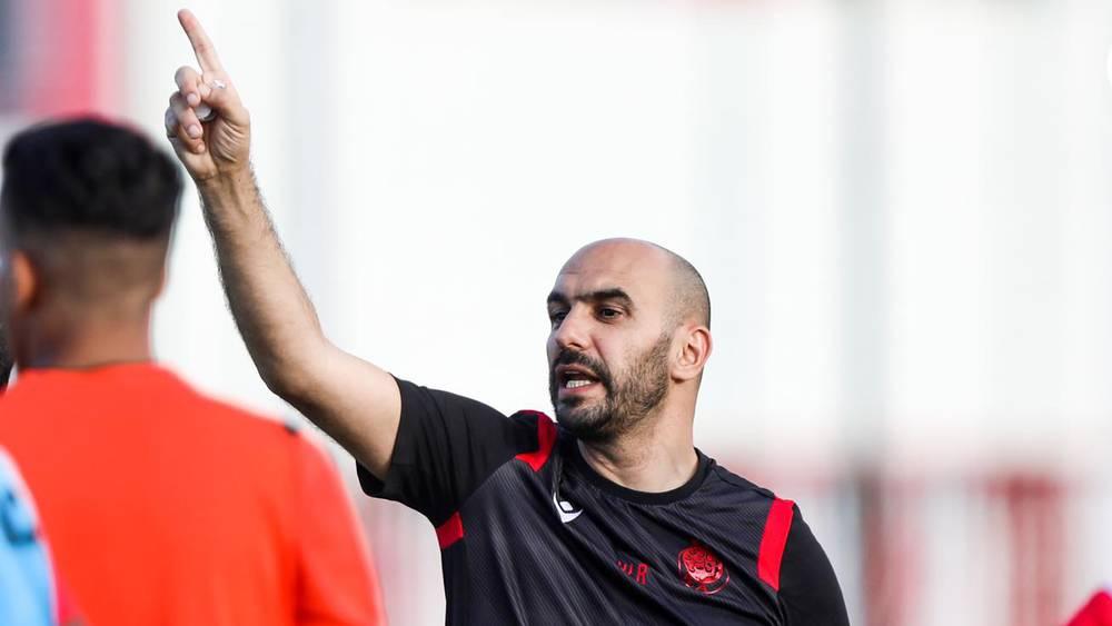 الركراكي أمام فرصة لكتابة التاريخ والتتويج بـ"العُصبة" كثاني مدرب مغربي بعد عموتة