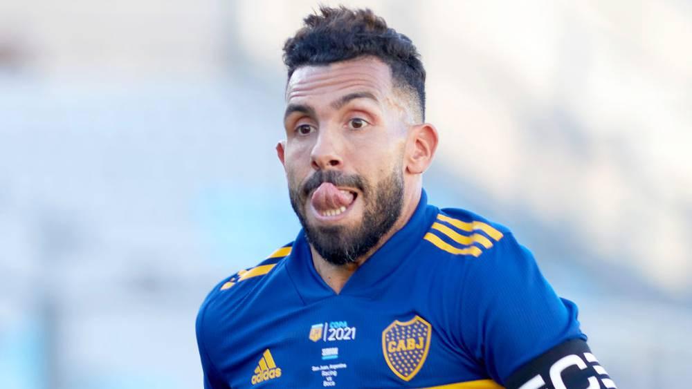 الأرجنتيني "كارلوس تيفيز" يعتزل لعب كرة القدم