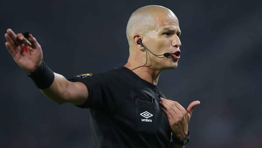 فيكتور غوميز عن إدارته لنهائي عصبة الأبطال: "عندما أذهب في مهمة دولية أعرف أنني أمثل بلدي وهذا يمنحني أقصى درجات الرضا"