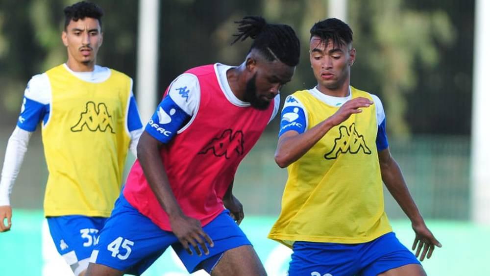 الرجاء يعود إلى التداريب استعدادا للديربي وسط غياب 9 لاعبين