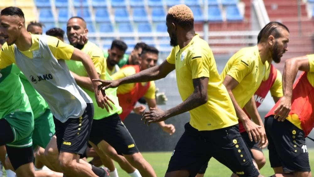 الدفاع الحسني الجديدي مهدد بفقدان أبرز لاعبيه مع نهاية الموسم الجاري