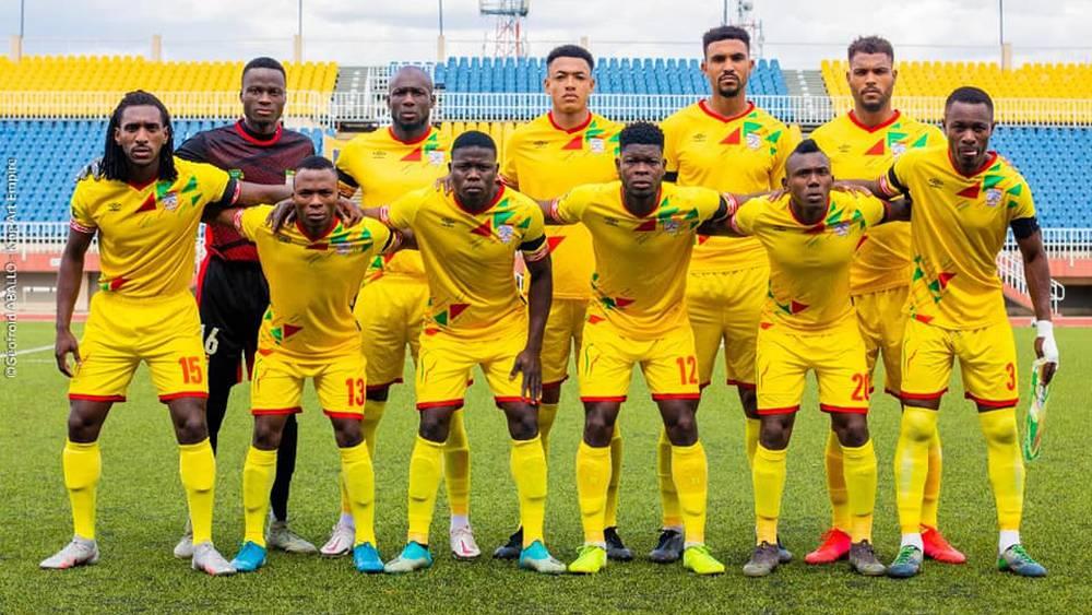 جماهير البنين ترشق حافلة منتخب بلادها بـ"الحجارة" بعد الهزيمة أمام الموزمبيق في تصفيات "الكان"