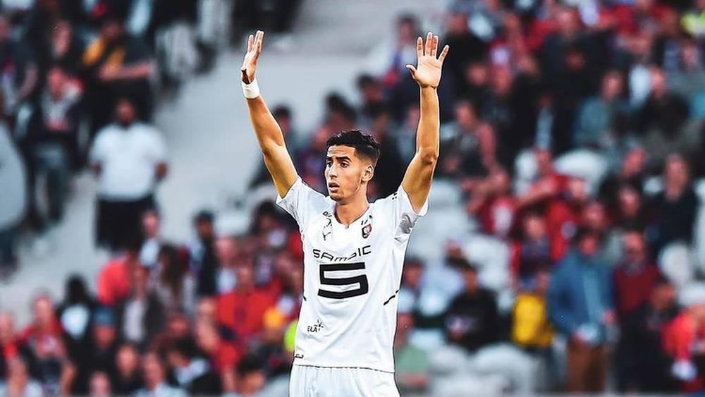 صحيفة فرنسية: "خليلوزيتش يمنح الضوء الأخضر لأكرد لمغادرة معسكر المنتخب المغربي لإتمام صفقة التحاقه بوست هام"