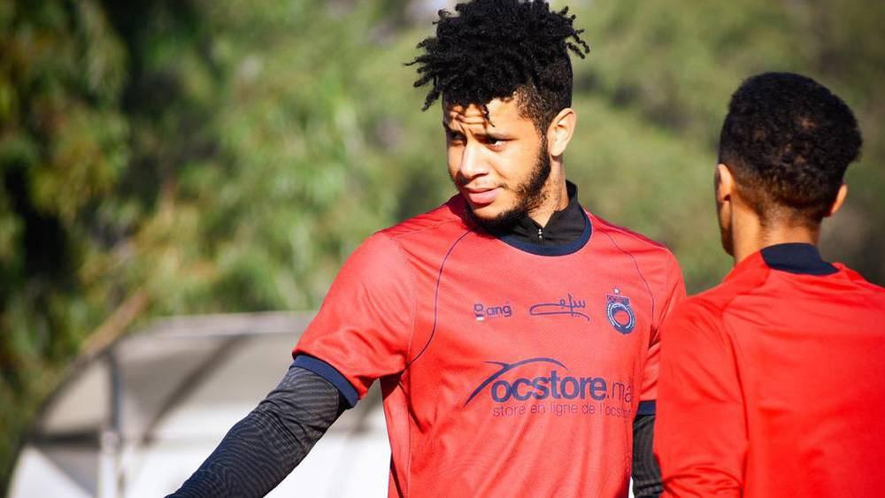 العربي الكويتي يُعلن توقيعه عقداً مع حمزة خاباً يمتد لموسميْن قادميْن