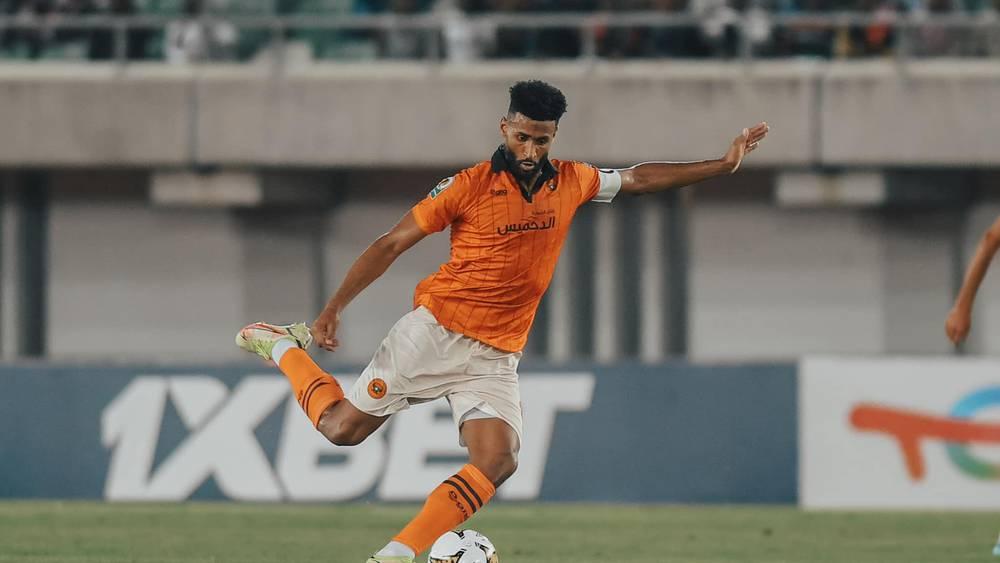 نهضة بركان يفتقد خدمات العربي الناجي أمام الدفاع الجديدي والفتح بداعي تراكم الإنذارات