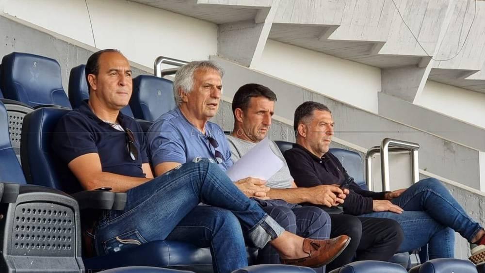 وحيد خليلوزيتش يتابع "ديربي البيضاء" بين الرجاء والوداد من المدرجات