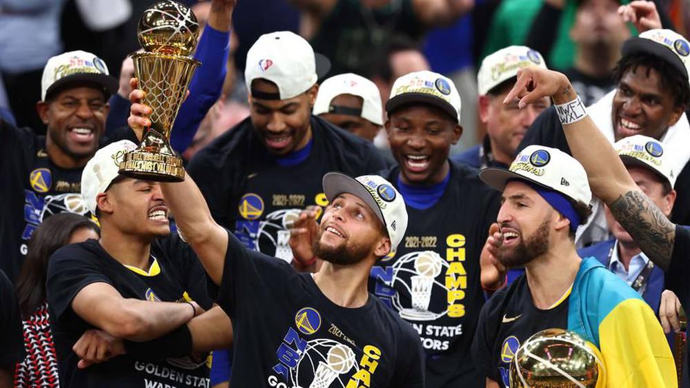 NBA: les Warriors de retour au sommet, portés par Curry enfin MVP