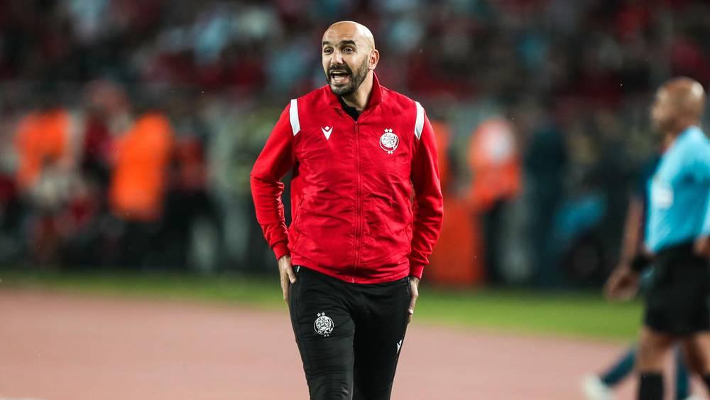 الركراكي: "دْرْنا خطأ فالدِّيربي وتْدَارْكْناه بانتصارنا أمام شباب السوالم وْمَاكانشْ سَاهْل تْحفيز اللاعبين مجددا بعد الفوز بالعصبة"