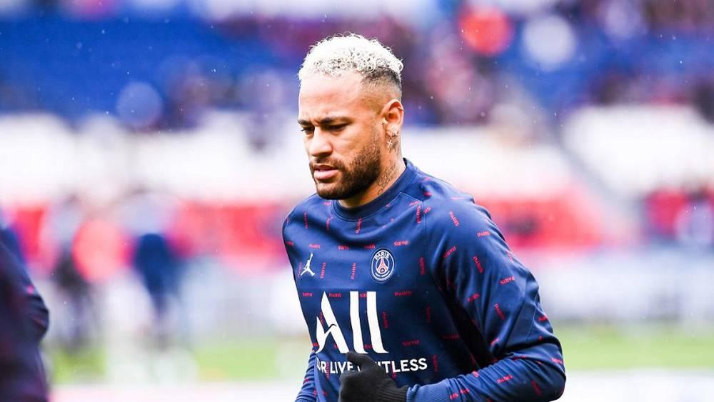 هبوط اضطراري لطائرة نيمار أثناء عودتها إلى البرازيل