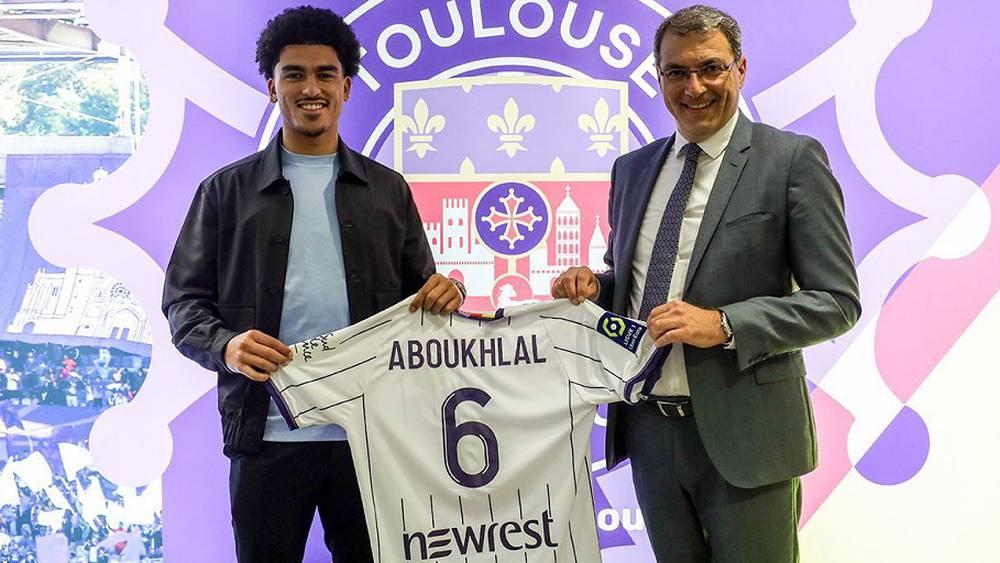 رسميا/ زكرياء أبوخلال يوقع في صفوف تولوز الفرنسي