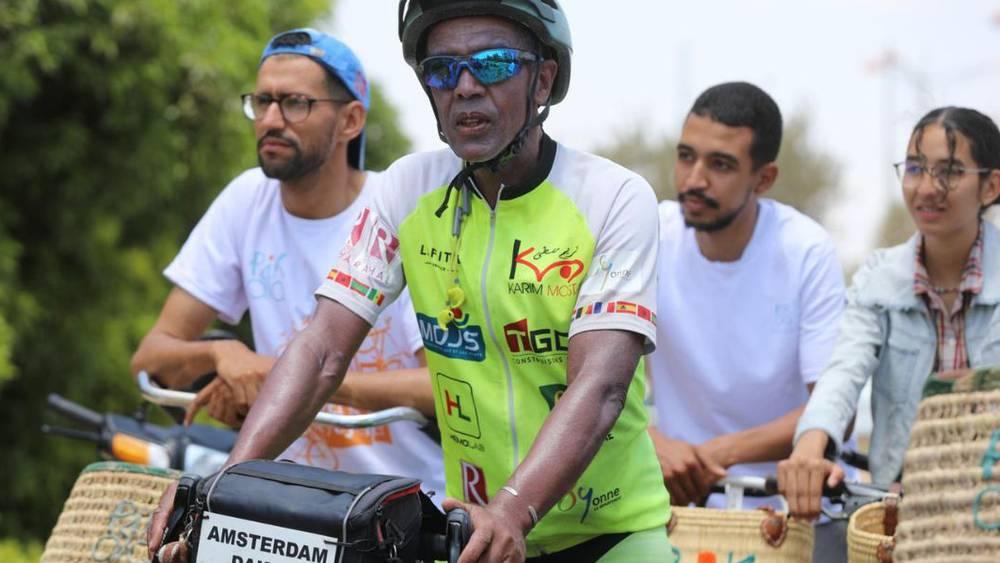 Marrakech : A bord de son vélo, l’athlète Karim Mosta poursuit son périple à destination de Dakar
