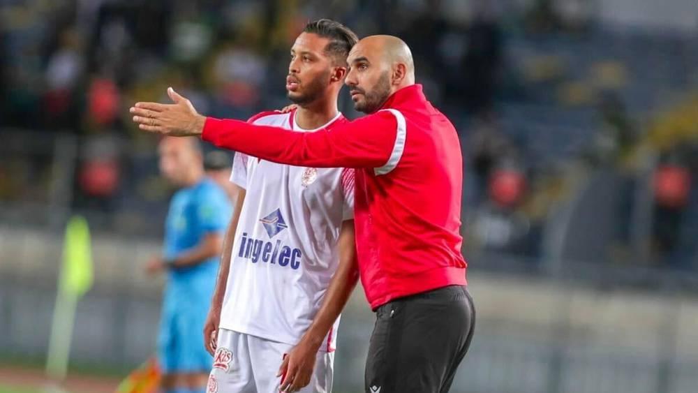 الركراكي مخاطبا لاعبيه بعد التتويج بالدوري: "من 1992 ما دْرناها.. جْبتو العُصبة ودَبا البُطولة"