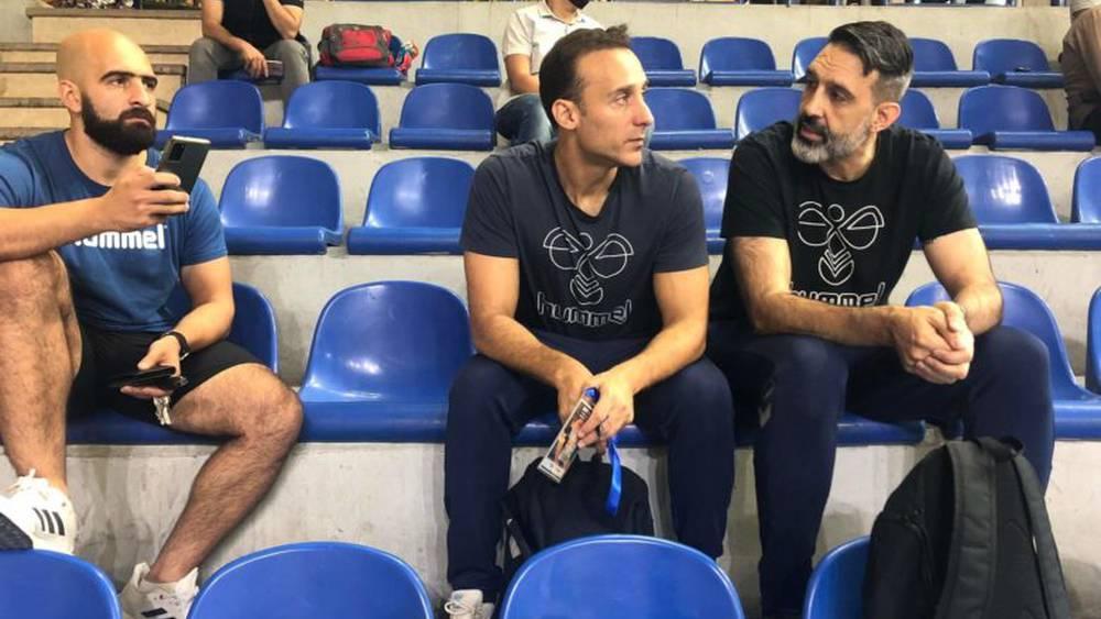 كأس أمم أفريقيا لكرة اليد 2022/ مدرب المنتخب المصري تابع مباراة المغرب والكاميرون رفقة طاقمه المساعد استعدادا لملاقاة "كتيبة البوحديوي"