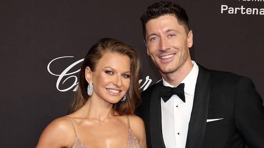 زوجة ليفاندوفسكي جوابا على سؤال أحد المتتبعين حول انتقال عائلتها إلى برشلونة: "أنا أيضا أريد أن أعرف الجواب"