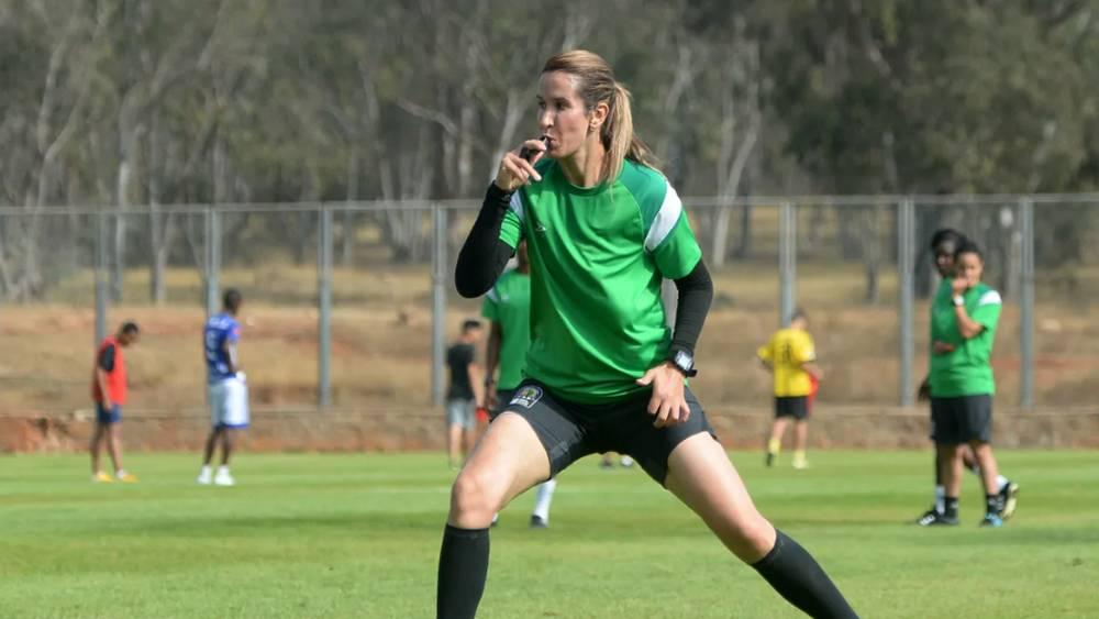 كربوبي: "التحكيم النسائي الأفريقي يتطور بشكل جيد وأمر رائع أن نرى حكمات يترأسن مباريات في بطولة بهذا الحجم"