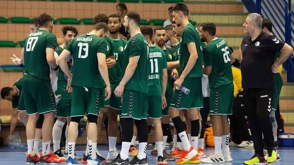 كأس أمم أفريقيا لكرة اليد/ المنتخب الجزائري يبلغ ربع النهائي بانتصاره على الغابون وينتظر متصدر المجموعة الأولى بين المغرب ومصر