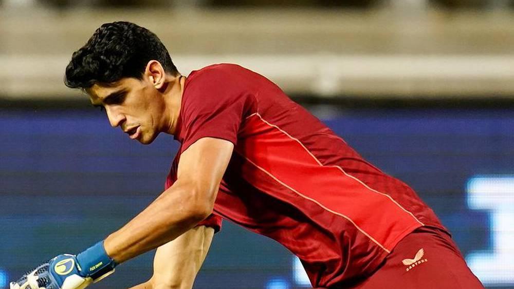 ياسين بونو: "أحاول أن أكون قائدا بطريقتي الخاصة.. فقط من بعيد"