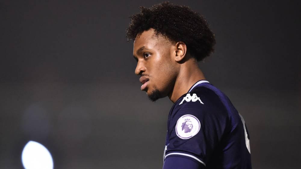 برشلونة يطلب التعاقد مع موهبة أستون فيلا "تشوكويميكا"