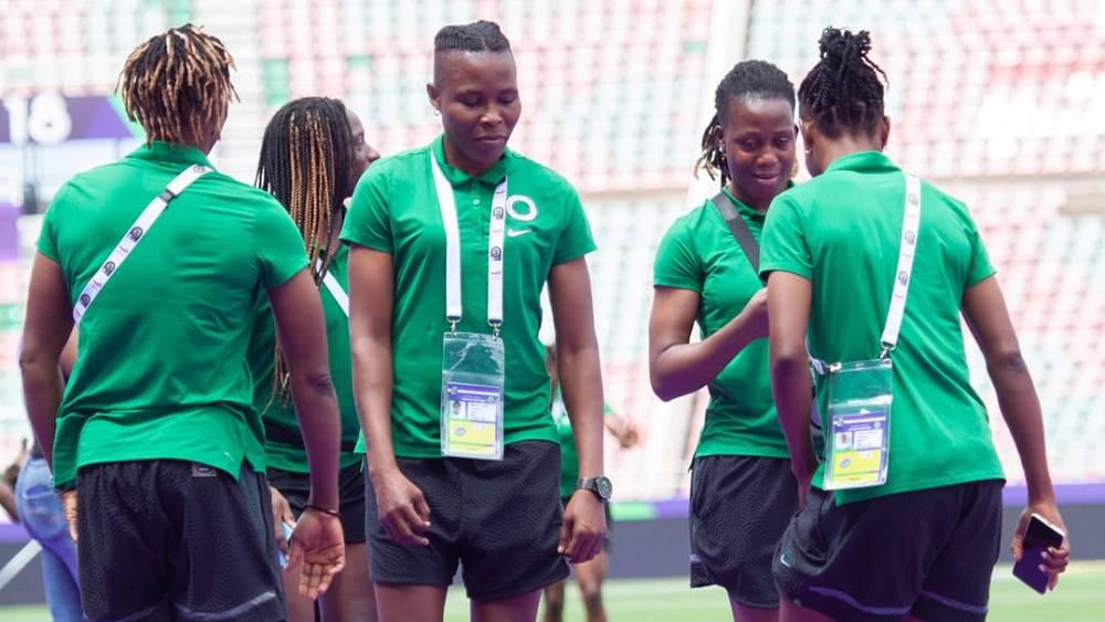 لاعبات المنتخب النيجيري يتفقدّن أرضية "المركب الرياضي مولاي عبد الله" قبل مواجهة المغرب