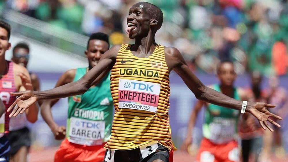 Athlétisme: l’Ougandais Joshua Cheptegei champion du monde du 10.000 m