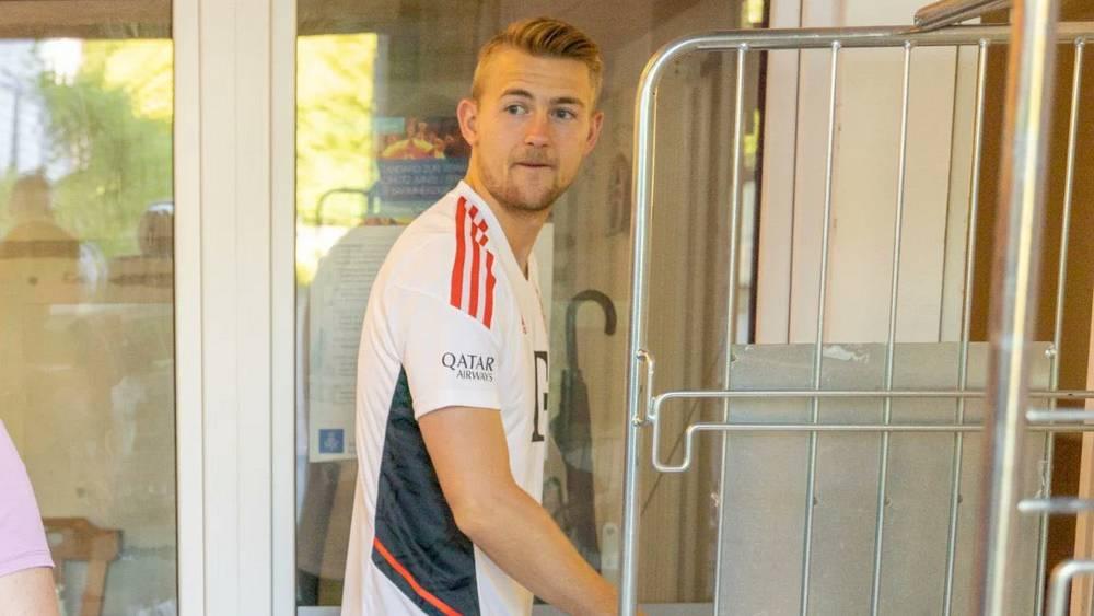 دي ليخت يخضع للفحص الطبي تمهيدًا لانتقاله إلى بايرن ميونخ