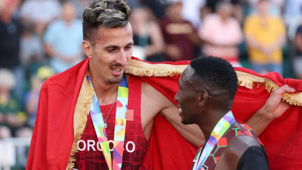 البقالي يتحول لـ"عقدة" للعدائين الكينيين بعد إنهاء هيمنتهم "الطويلة" على سباق 3000م موانع في الأولمبياد وبطولة العالم