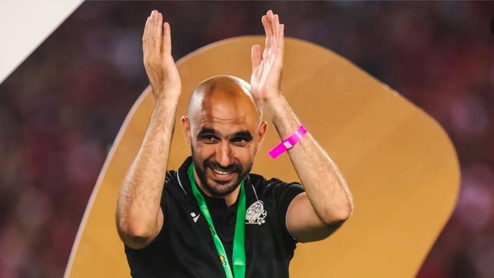 جوائز "الكاف 2022"/ الركراكي ضمن الثلاثي النهائي المرشح لجائزة "مدرب السنة"