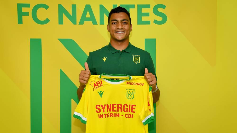 نانت الفرنسي يتعاقد رسميًا مع المهاجم المصري مصطفى محمد