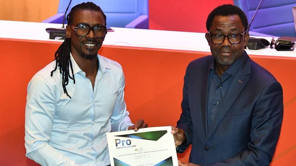 أليو سيسي: "فخر كبير أن أحصل على دبلوم 'كاف برو' وشكرا للجامعة المغربية التي استقبلتنا لتكويننا"