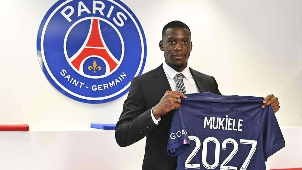 رسميًا/ باريس سان جيرمان يضم الظهير الأيمن "نوردي موكيلي"