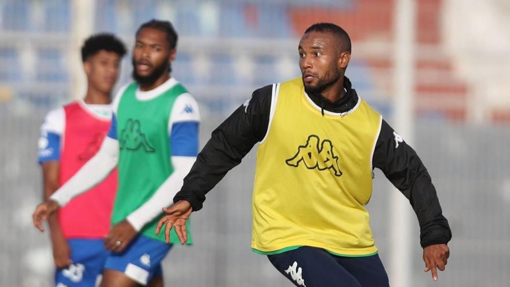 العرجون يغادر معسكر "المنتخب المحلي" لإتمام صفقة انتقاله إلى الفيصلي السعودي