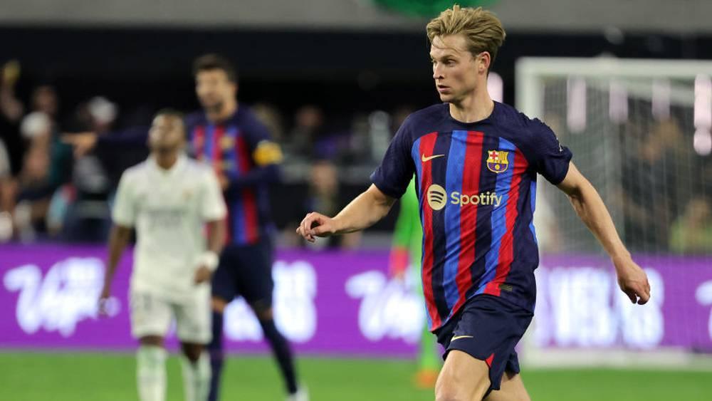 تشافي: "لا أعرف ما إذا كان فرينكي دي يونغ سوف يستمر مع برشلونة"