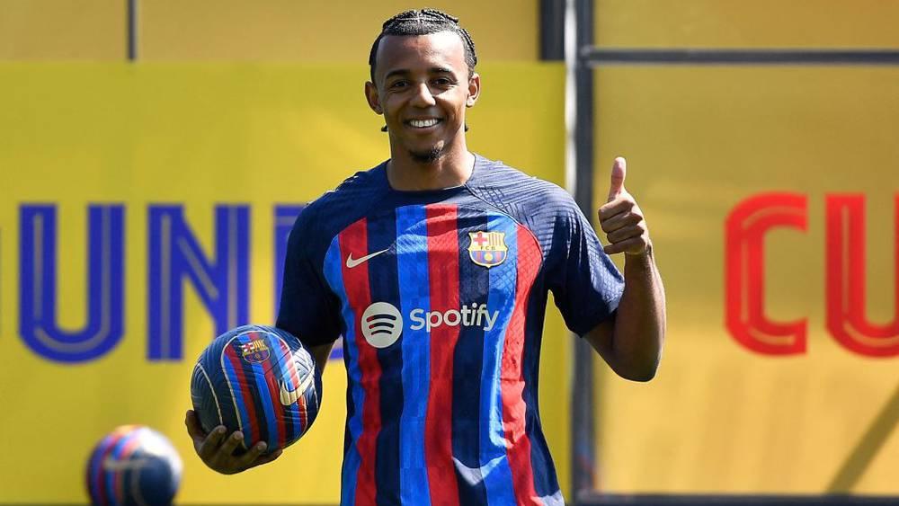 الأرقام الحقيقية وراء صفقة كوندي.. برشلونة قرر دفع 62.5 مليون يورو والراتب يصل إلى 12 مليون يورو سنويًا