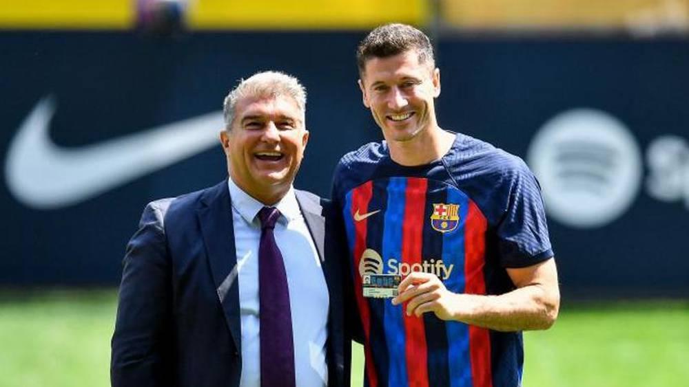 لابورتا: "قبل 20 عامًا جاء ليفاندوفسكي مع والدته إلى 'الكامب نو' وأخبرها أنه في يوم من الأيام سيلعب مع برشلونة"