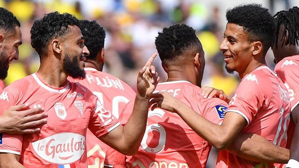 رئيس أنجيه الفرنسي: "بوفال وأوناحي لن يرحلا هذا الصيف رغم العروض التي توصلت بها إدارة النادي"