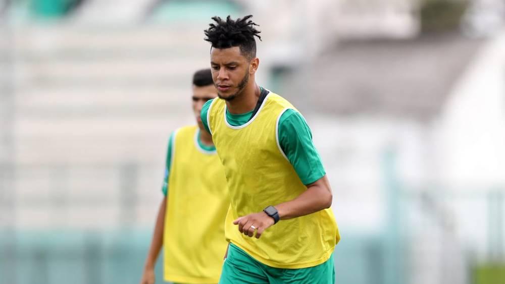 حمزة خابا يشارك في تداريب الرجاء الرياضي استعدادا للموسم الجديد