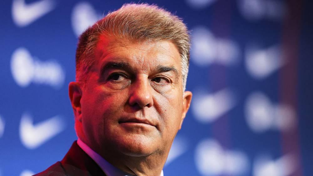 إدارة برشلونة تواجه اتهامات بـ"التزوير" في الرافعات الاقتصادية وأزمة تسجيل الصفقات "مستمرة"