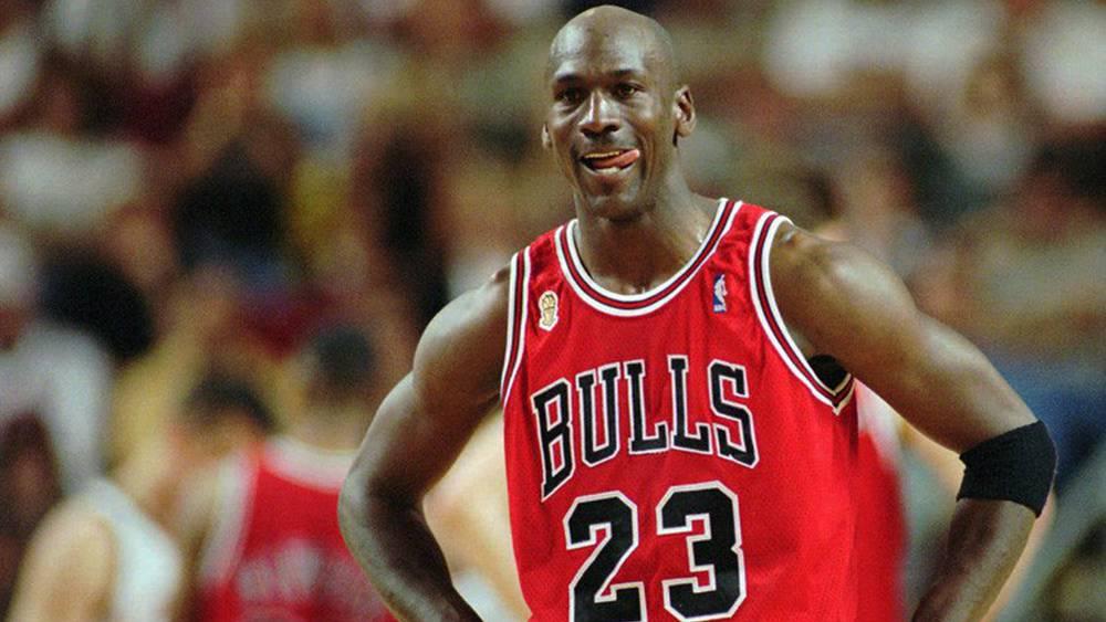 Un maillot du basketteur Michael Jordan proposé aux enchères pour 3 à 5 millions de dollars