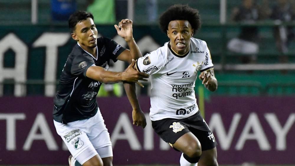 بعد تعرضه لتهديدات هو وعائلته.. ويليان يقرر مغادرة البرازيل ويقترب من العودة إلى البريميرليغ