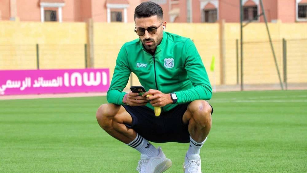 الفتح الرياضي يتعاقد مع  متوسط الميدان عمر بنجدية لثلاثة مواسم