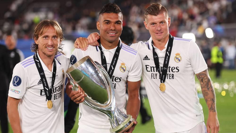 مودريتش وكروس يودعان كاسيميرو بكلمات عاطفية: "سوف نفتقدك يا أفضل حارس شخصي بالعالم"