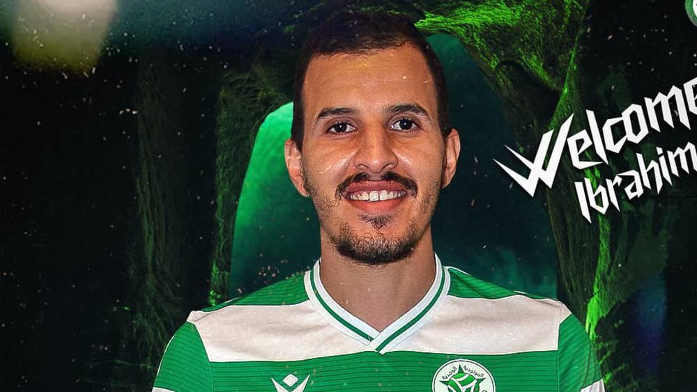 رسميا/ مولودية وجدة يُعلن ضمّه متوسط الميدان الجزائري فرحي ابراهيم بعقد لموسميْن