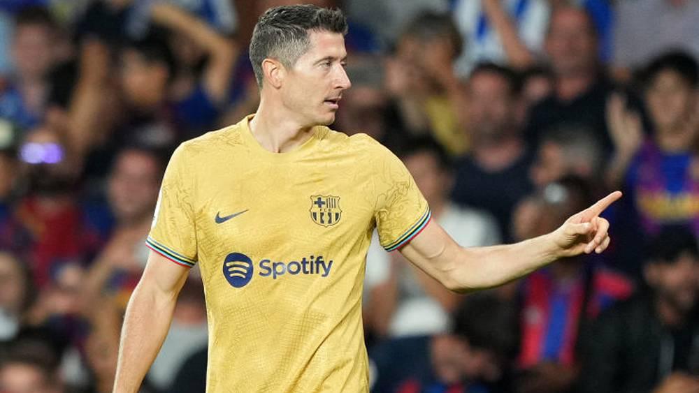 ليفاندوفسكي: "أحب اللعب مع مواهب بقيمة أنسو فاتي وأهدي الهدفين لوالدي"