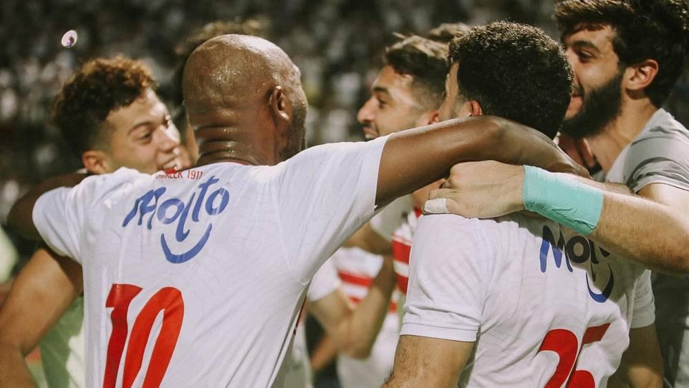 الزمالك يتوج بالدوري المصري للمرة الـ14 في تاريخه والثانية تواليا بعد هزيمة مطارده المباشر بيراميدز أمام فيوتشر
