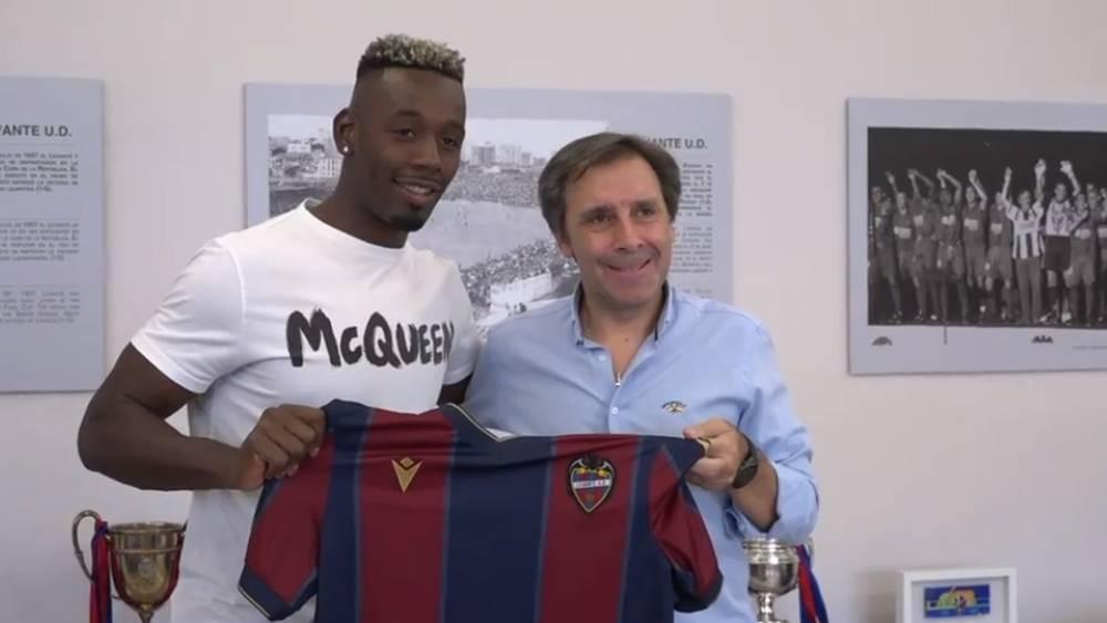 رسميا/ ليفانتي الإسباني يتعاقد مع المهاجم المغربي محمد بولديني