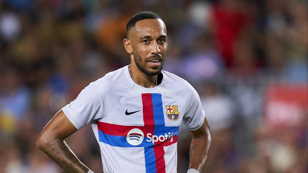 عصابة مسلحة "تعتدي" على أوباميانغ وزوجته في منزلهما لسرقة بعض المجوهرات