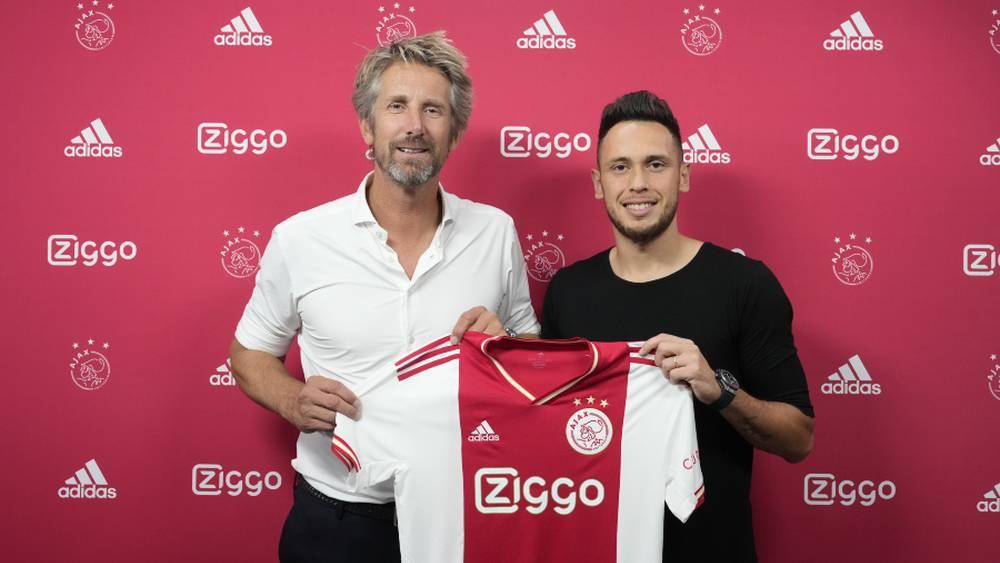 رسميا/ أوكامبوس يغادر إشبيلية وينتقل إلى أياكس