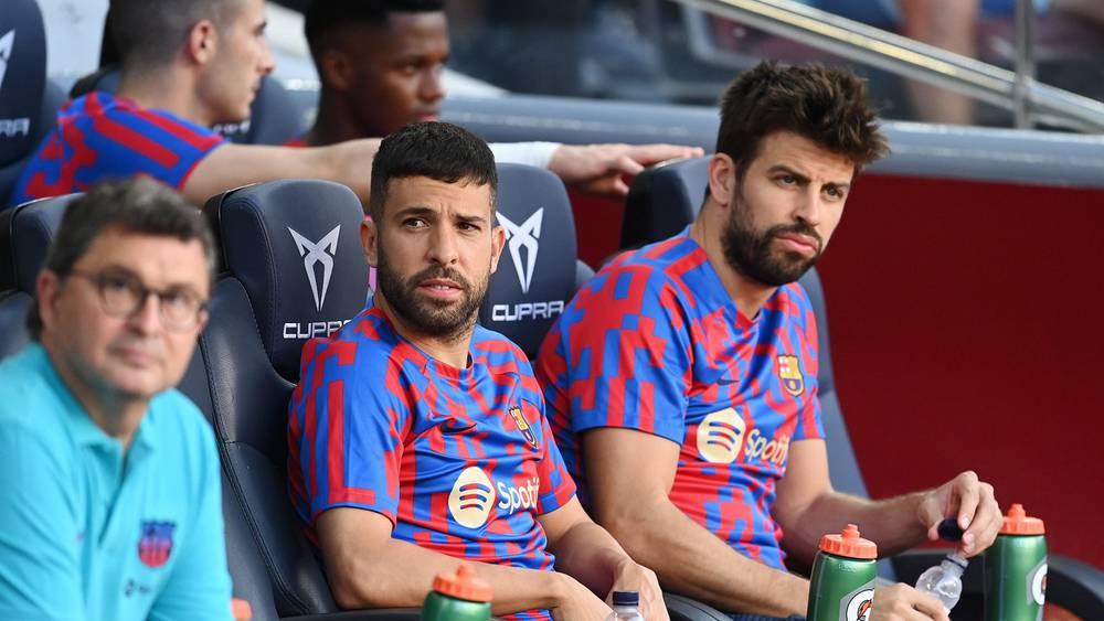 بعد خروجه من حسابات تشافي.. برشلونة يتفق مع إنتر على انتقال ألبا وينتظر "موافقة" اللاعب