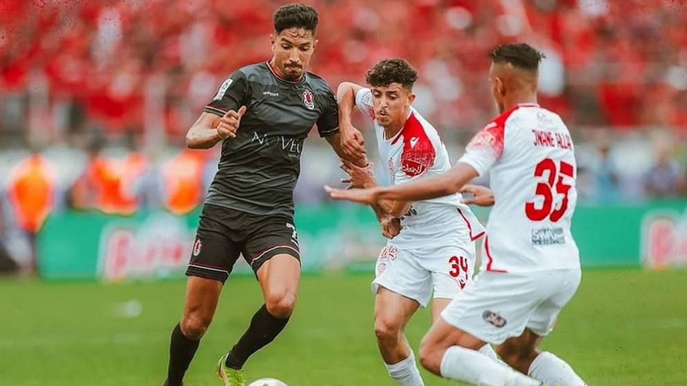 حمزة الفارق حكما لمباراة الفتح والوداد وبرقية في غرفة "الفار"