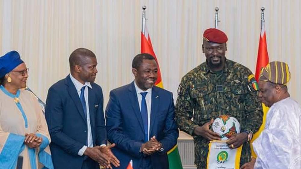 الرئيس الانتقالي لغينيا يستقبل مبعوثي الـ"كاف" في قصر "محمد الخامس" بكوناكري ويُقدّم ضمانات لقدرة بلاده على تنظيم "كان 2025"